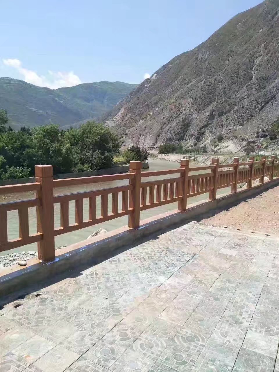 1.8米仿木護欄  (32).jpg