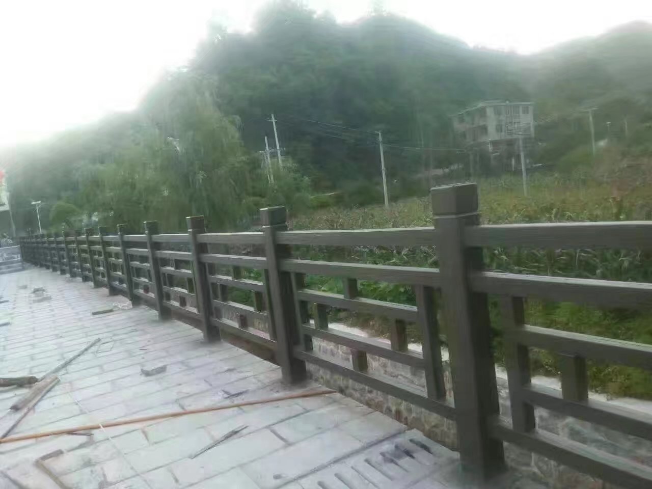 1.8米方格仿木護欄 (3).jpg