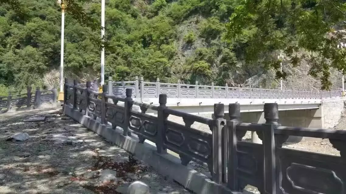 1.9米雕花河堤護欄 (2).jpg