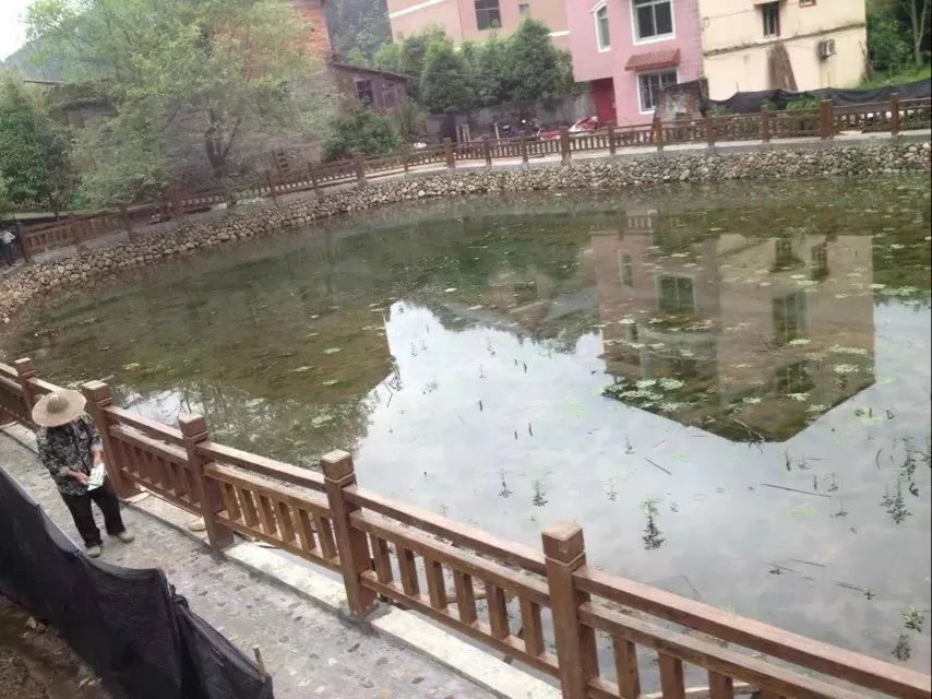 1.8米仿木護欄  (8).jpg