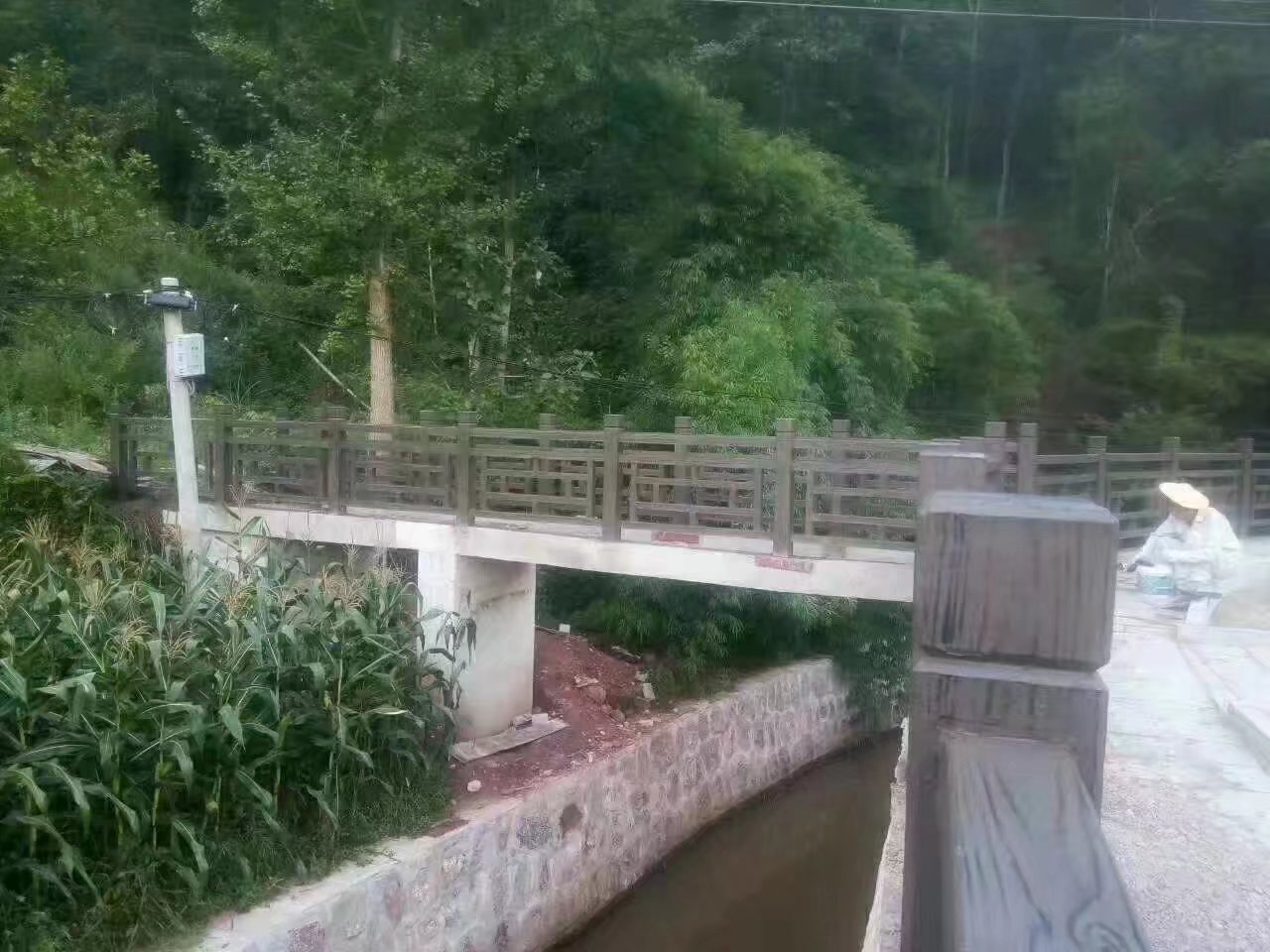 1.8米方格仿（fǎng）木護欄 (2).jpg