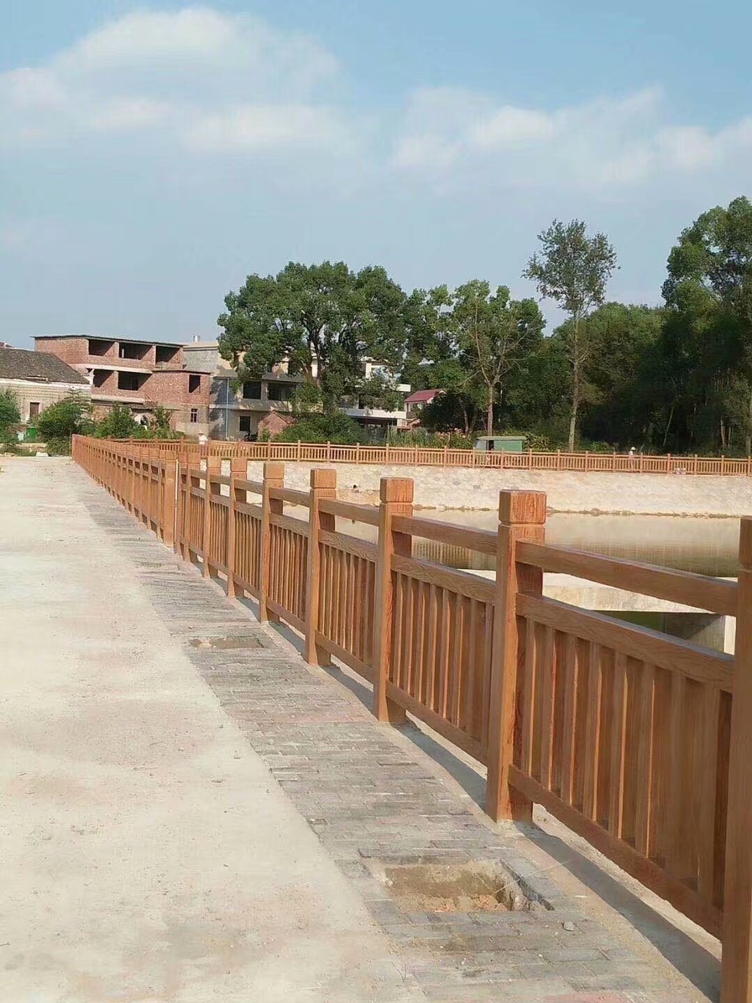 1.8米國標仿木（mù）護欄 (4).jpg