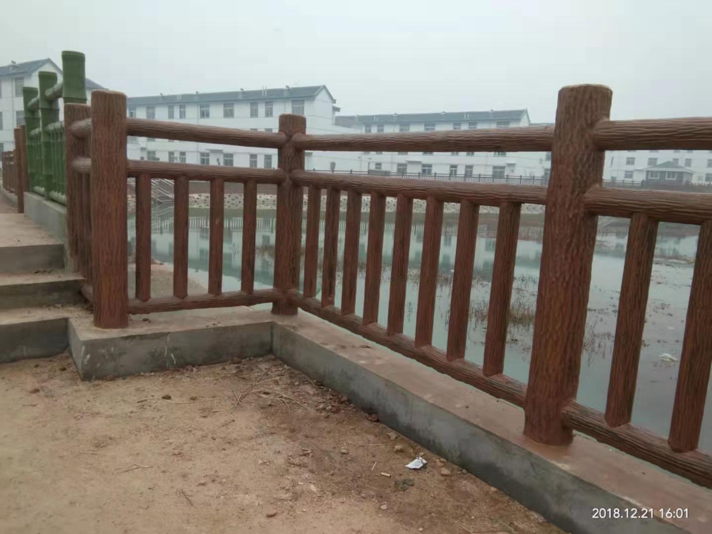 1.8米（mǐ）梯狀仿樹皮護欄（lán） (11).jpg