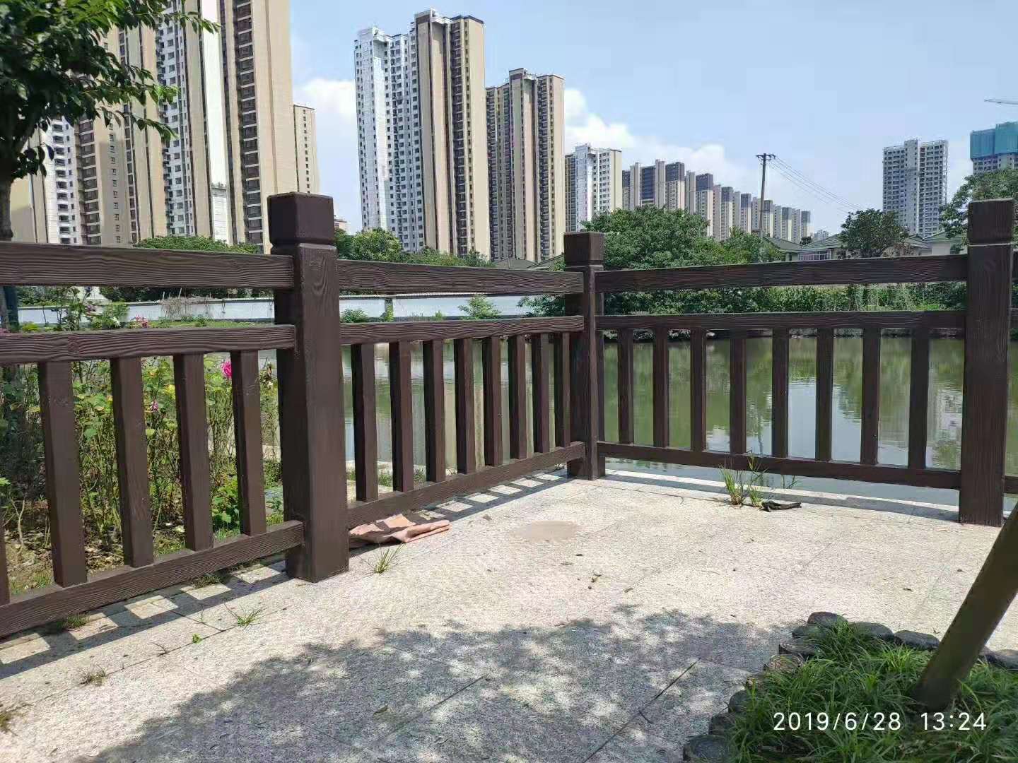 1.8米國（guó）標仿（fǎng）木護欄 (15).jpg