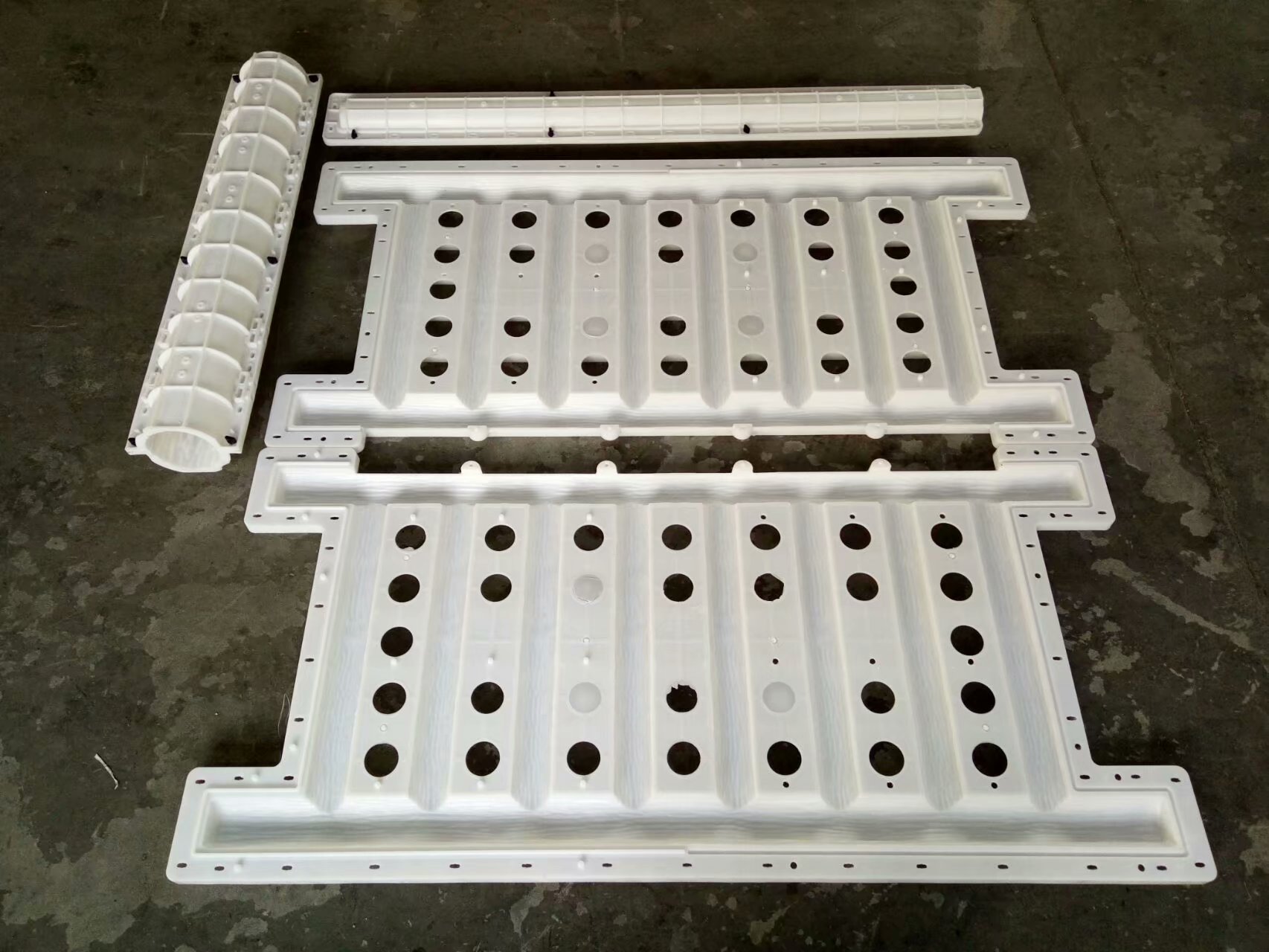 1.8米梯（tī）狀仿樹皮護欄 (1).jpg